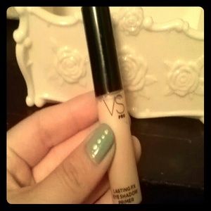 Victoria's Secret. Eyeshadow Primer