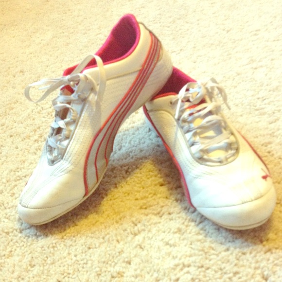 ⚠️⚠️ON HOLD⚠️⚠️Pink and white puma tennis shoes