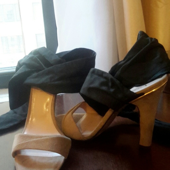 NEW Vionnet Paris Wrap Mauve Suede Black Heels - Picture 3 of 3