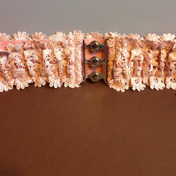 Accessories - 🎉🎉SOLD🎉🎉 pink scrunchy belt