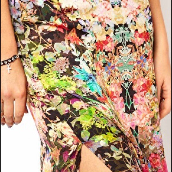 ASOS Skirts - ASOS Maxi Skirt in Floral Digital Print Size 4 ASOS Skirts - ASOS Maxi Skirt in Floral Digital Print Size 4