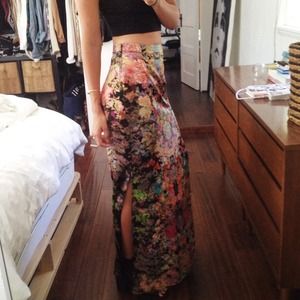 ASOS Skirts - ASOS Maxi Skirt in Floral Digital Print Size 4 ASOS Skirts - ASOS Maxi Skirt in Floral Digital Print Size 4