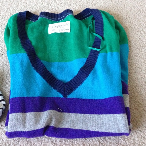 Aero sweater v neck