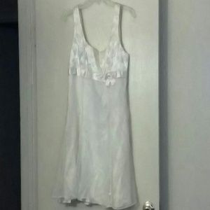 White knee length dress by zum-zum