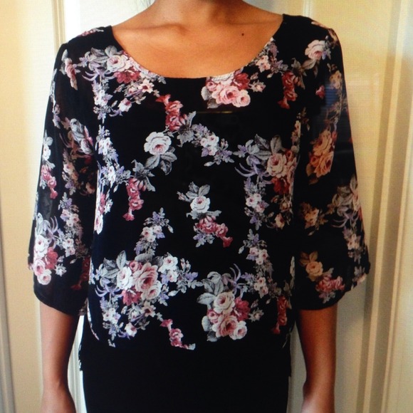 ❌SOLD👊sheer floral top with fringe