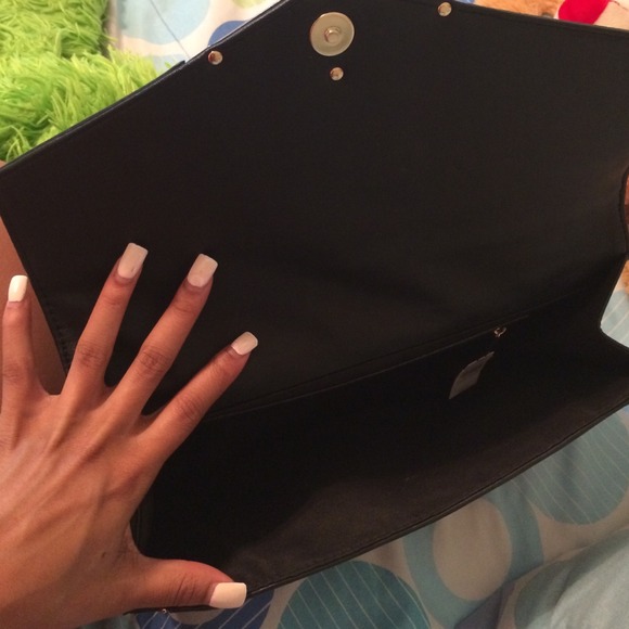 Black and gold envelope clutch! - Picture 2 of 4