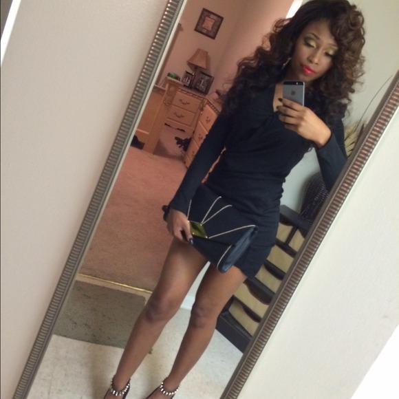 Black and gold envelope clutch! - Picture 3 of 4