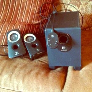 Logitech speaker system with bass