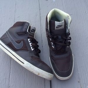 MEN'S Brown Nike high top sneakers