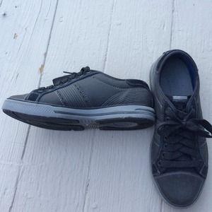 MEN's  black Skechers sneakers