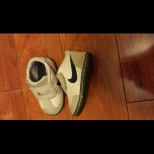 Toddler Nike ' s