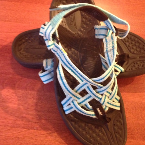 earth shoes  Shoes - Earth sandals like new !