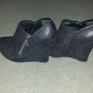 Guess wedges