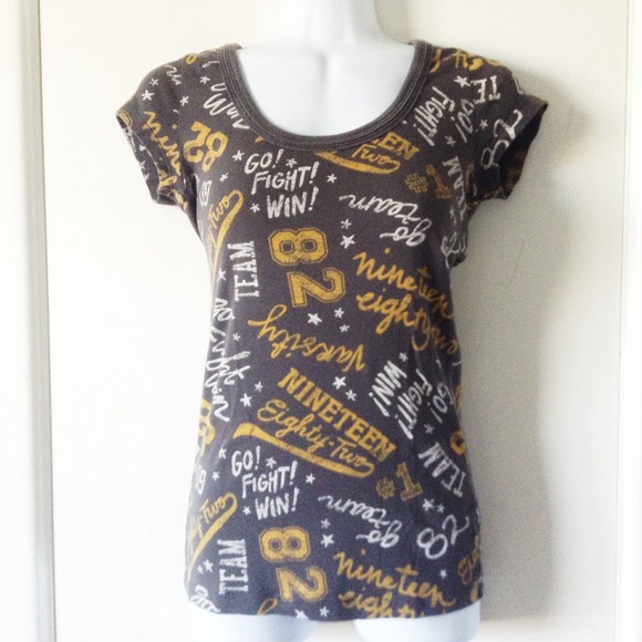 ✨$1 TEE w/ ANY PURCHASE✨ - Picture 3 of 4