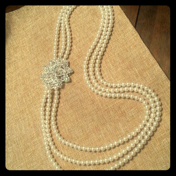 Layered pearl necklace