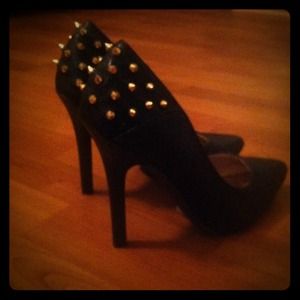 Black pumps with gold spikes
