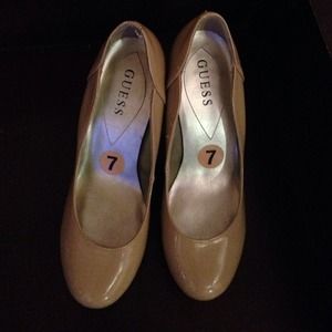 Beige/Nude Guess pumps