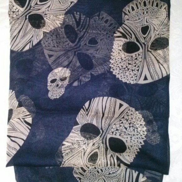 Black skull scarf