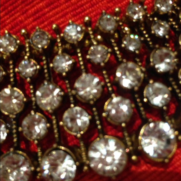Gorgeous jeweled necklace with gold hardware - Picture 2 of 4