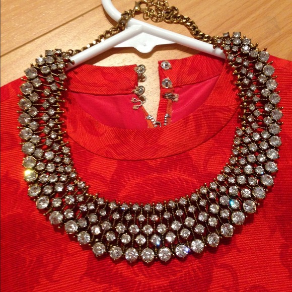 Gorgeous jeweled necklace with gold hardware - Picture 3 of 4