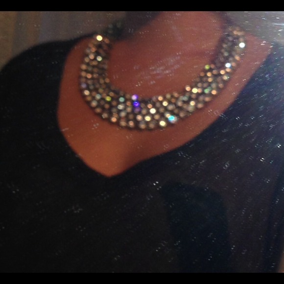 Gorgeous jeweled necklace with gold hardware - Picture 4 of 4