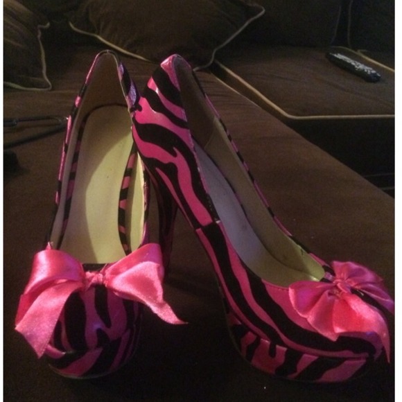 Zebra bow heels