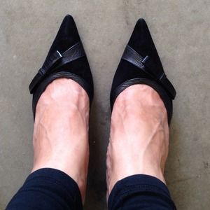 Nine West Black Leather/Suede Bow Tie Pointy Heels