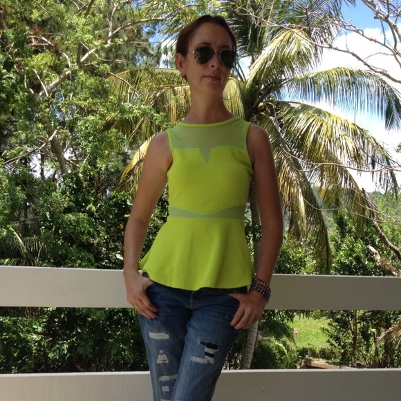 NWOT, lime green top.