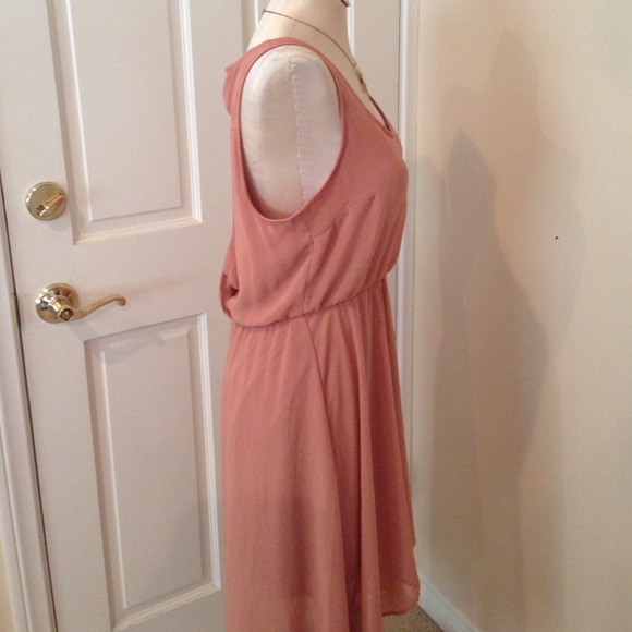 Camel colored open back dress - Picture 3 of 3