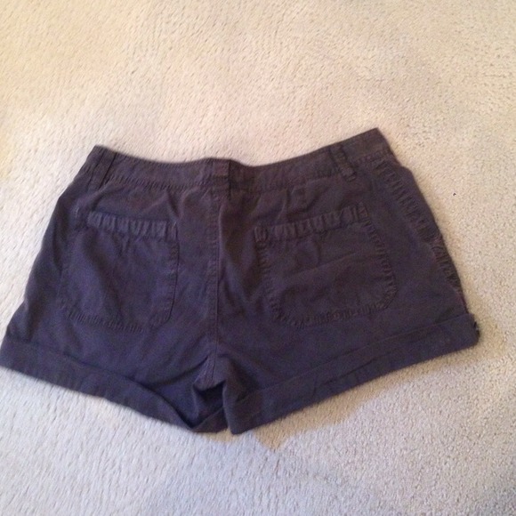 Brown shorts - Picture 2 of 2