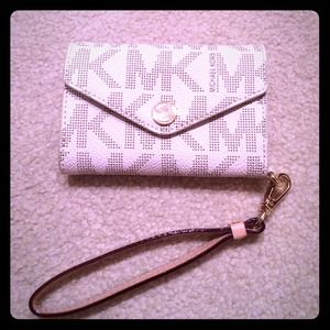 New Michael Kors iPhone 4 wristlet