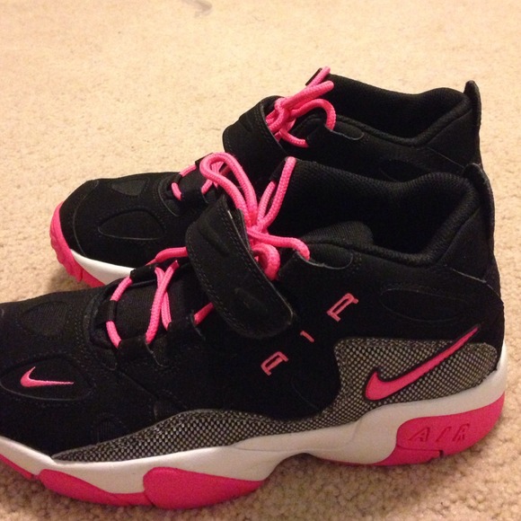 Pink nike turf raider