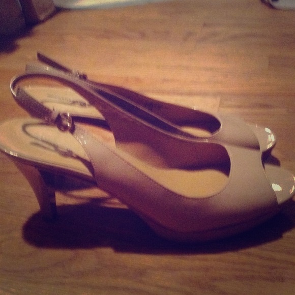 Nine West heels - Picture 1 of 2