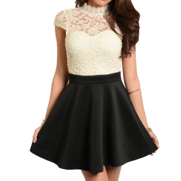 Dresses & Skirts - 🌙NIGHT OWL SALE🌙 Open Back Lace Dress