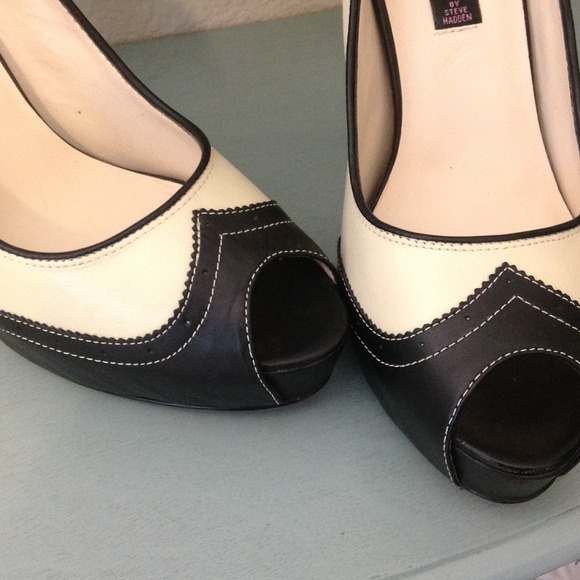 100% Genuine Leather Retro Style Heels - Picture 2 of 4