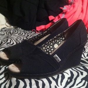 Black toms wedges