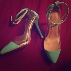 New Mint cap toe heels