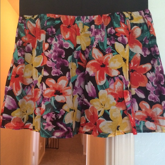Skirt - Picture 2 of 3