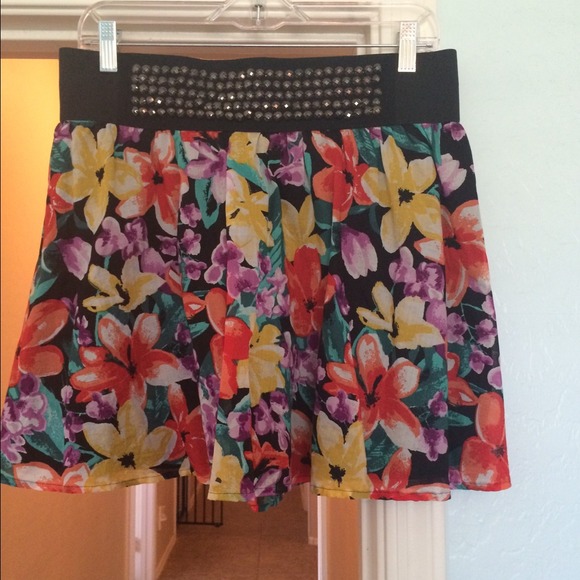 Skirt - Picture 3 of 3