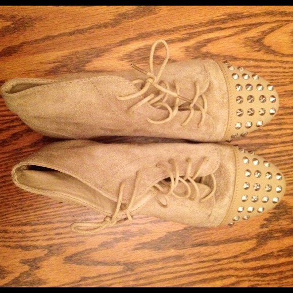 Forever 21 booties/ae cardigan