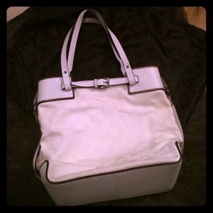 Gucci Canvas Bag Reduce Price down to 500$