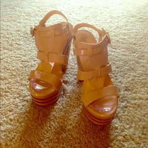 Gianni Bini Nude Platform Heels