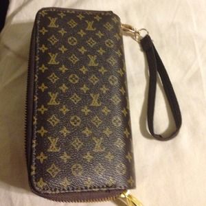 Ladies wallet / wristlet