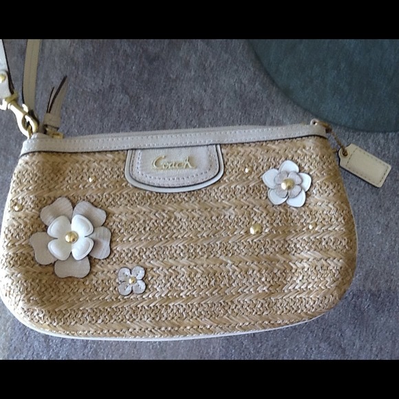 COACH STRAW FLOWER WRISTLET🚫SOLD🚫 - Picture 2 of 4