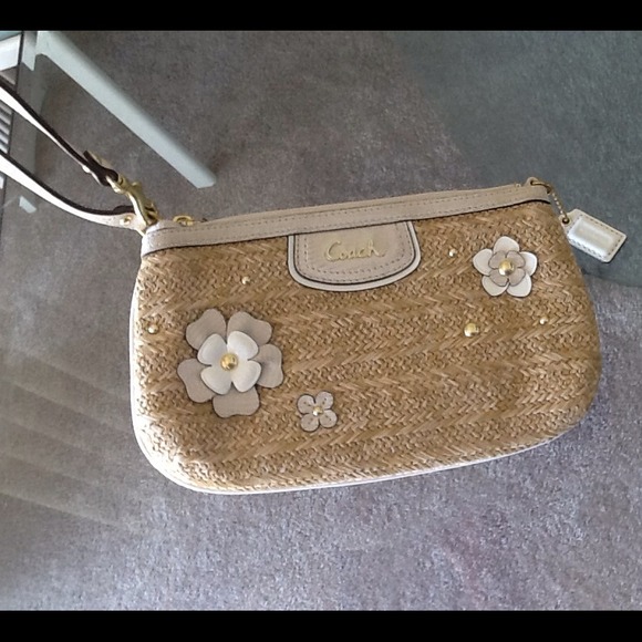 COACH STRAW FLOWER WRISTLET🚫SOLD🚫 - Picture 3 of 4