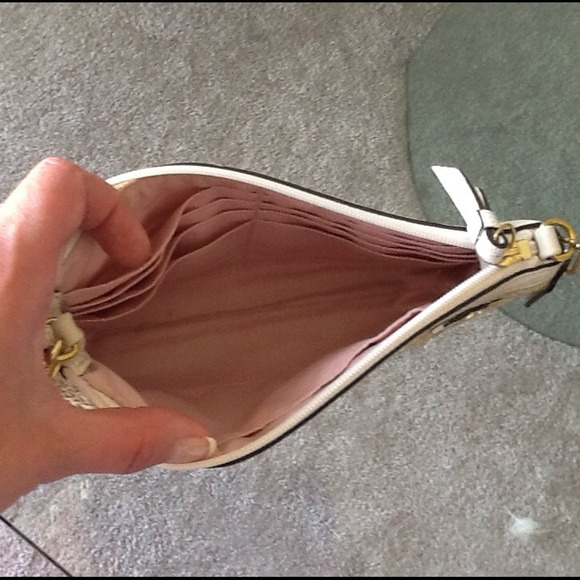 COACH STRAW FLOWER WRISTLET🚫SOLD🚫 - Picture 4 of 4