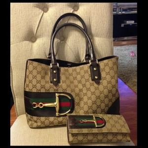 Gucci handbag (wallet for sale)
