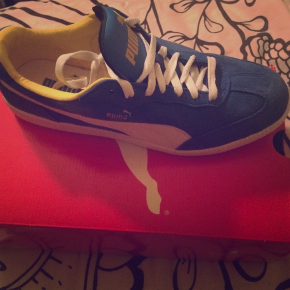 A pair of men's size 9 1/2 pumas