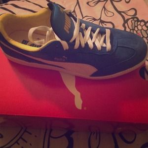 A pair of men's size 9 1/2 pumas