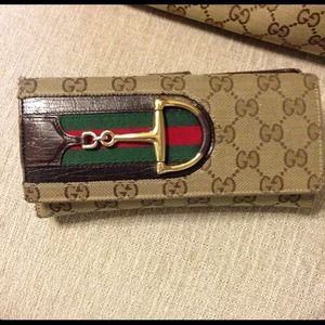Gucci wallet (handbag also for sale)